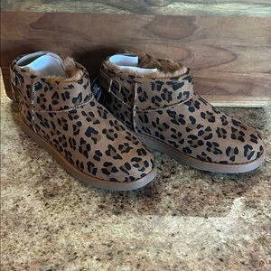 Juicy Couture Leopard Tan and Black Faux Fur Boots size 8